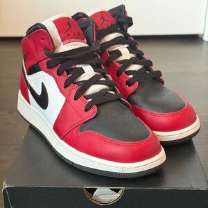 Jordan 1 Mid Chicago Black Toe (GS) - Size 6 Youth